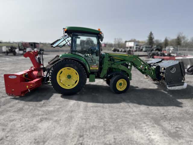 Tracteur de déneigement John Deere 4066 R #4 - Côté droit