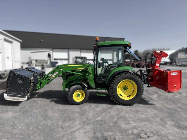 Tracteur de déneigement John Deere 4066 R #4 - Côté gauche
