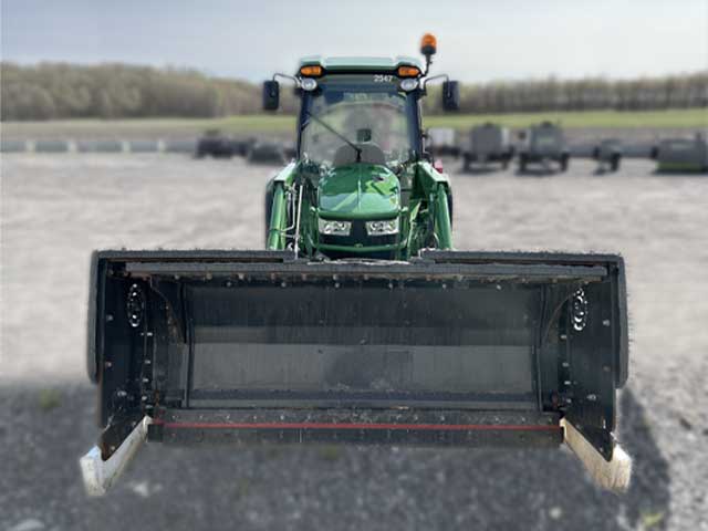 Tracteur de déneigement John Deere 4066 R #4 - Avant